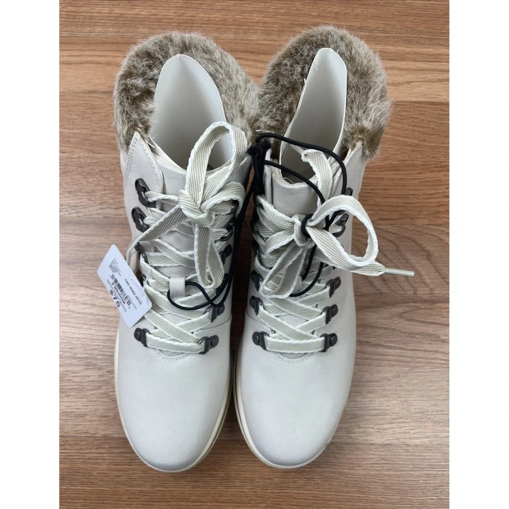 St. John's Bay SJB Hayward White Boots Women's Size 9 NEW‎